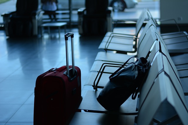 walizka na kółkach a wymiary bagażowe linii lotniczych
