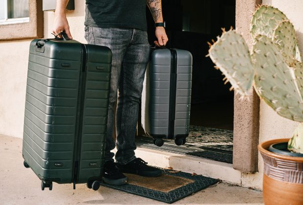 Jak wybrać idealną walizkę do samolotu: poradnik dla podróżujących
