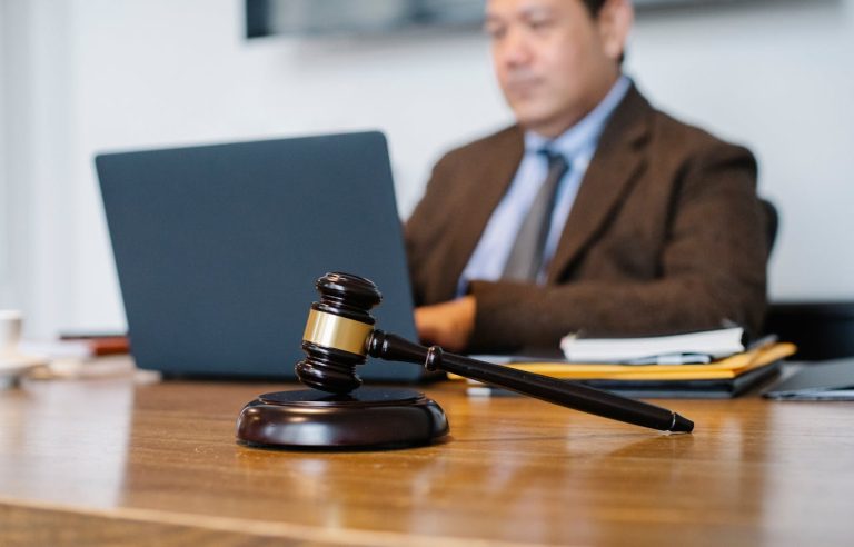 Jakie prawa ma nieletni i jak adwokat może im pomóc?